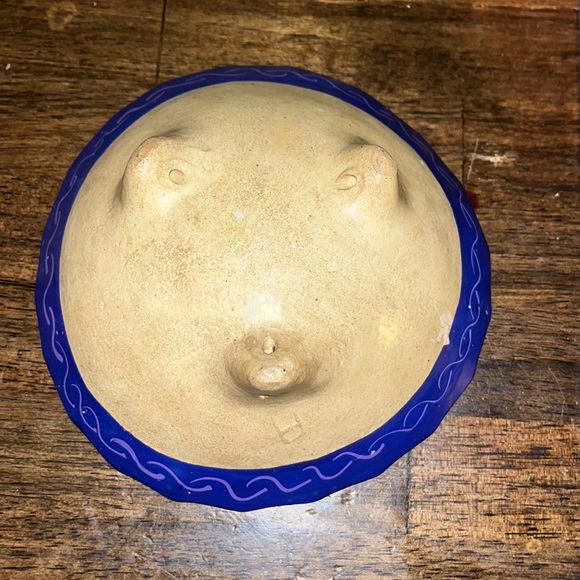 Vintage Hand painted bowl with birds can be hung by feet on back 5 1/2 inches - Picture 3 of 3